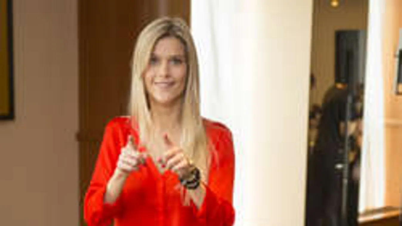 Így harcol Weisz Fanni a családi botrány ellen