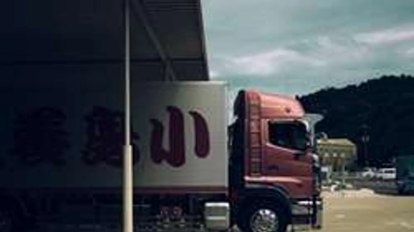 Évekig tartott szexrabszolgákat a kamionjában a perverz