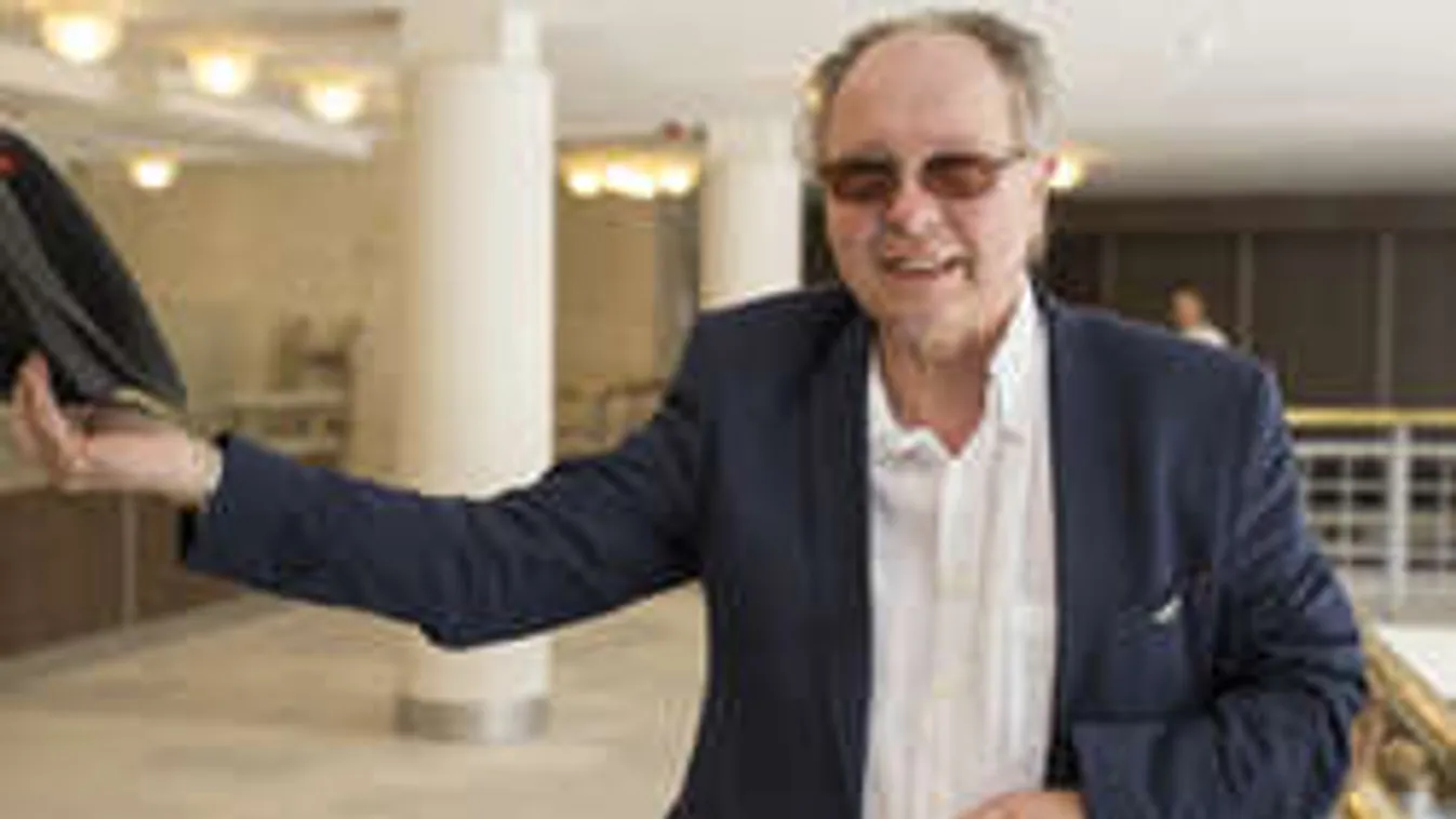 Csoda! Felépült, és visszatérhet a legendás magyar énekes