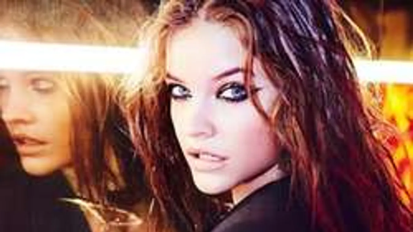 Bizarr videóban villantott mellbimbókat Palvin Barbara