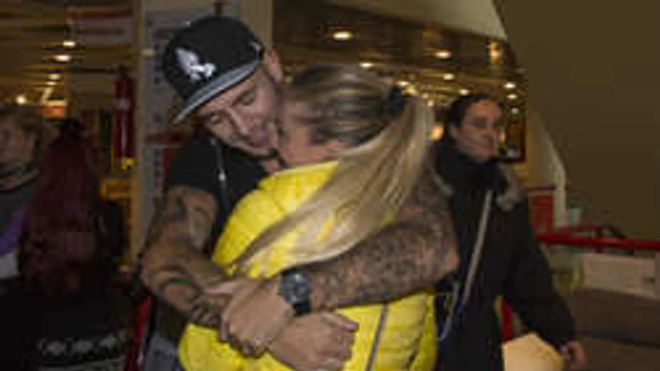 Hoppá: Curtis kibékült a szerelmével