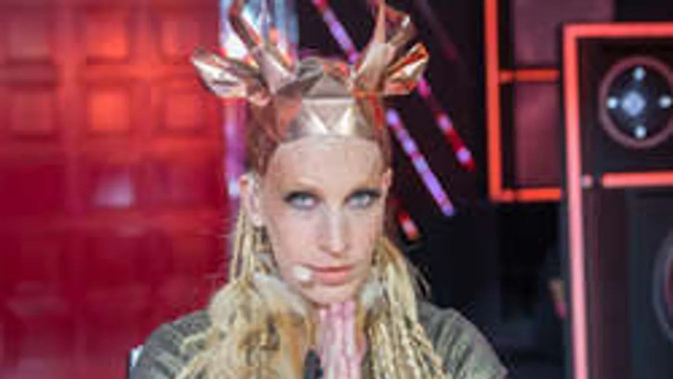 Cirkuszban provokál Pásztor Anna!