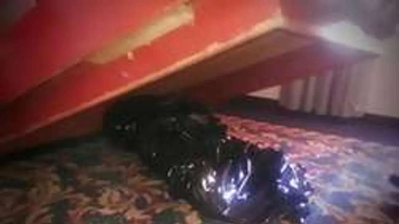 Bizarr csomagot hagyott a szállodai szoba ágya alatt a gyilkos vendég