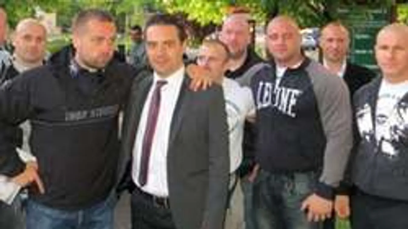 Cigány barátnője miatt leváltották Vona testőrét: Rasszista botrány a Jobbikban!