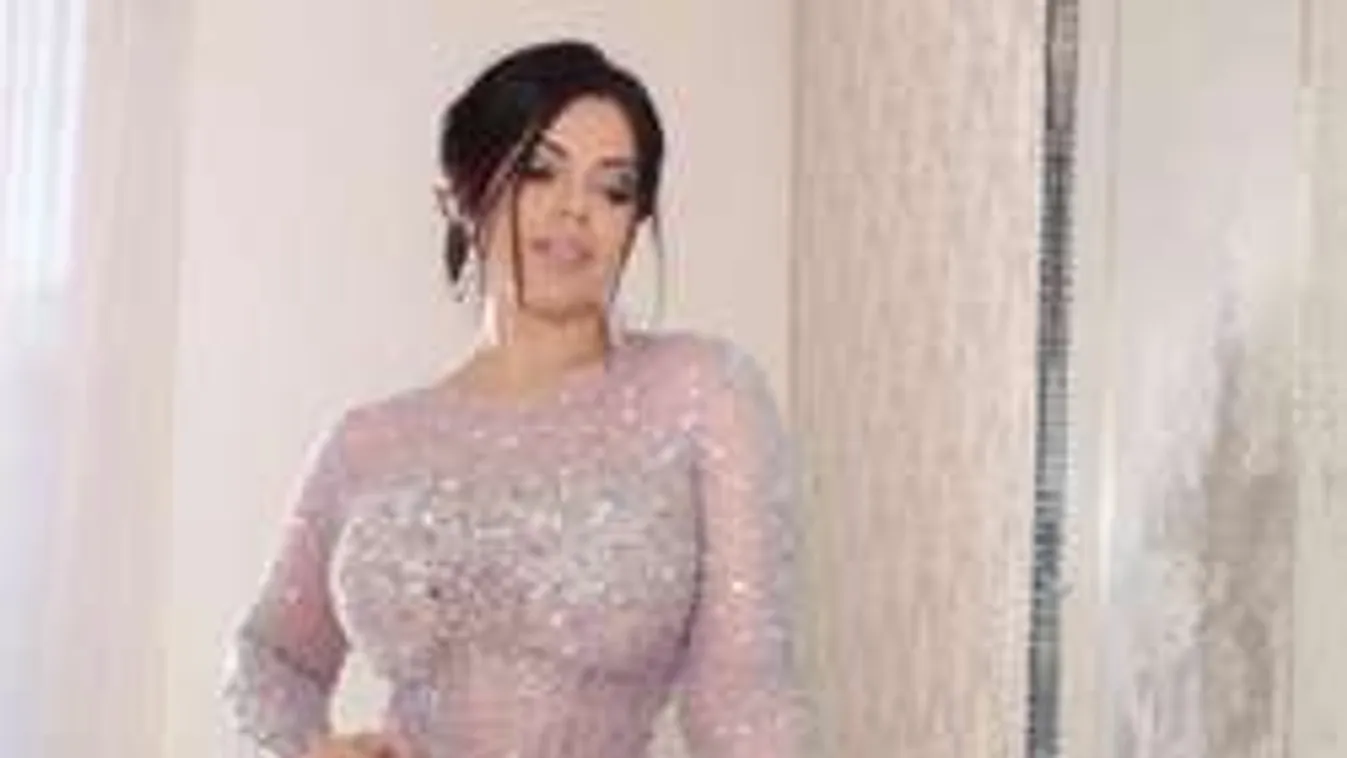 Bugyi nélkül népszerűsíti a foci-vb-t a popsimodell