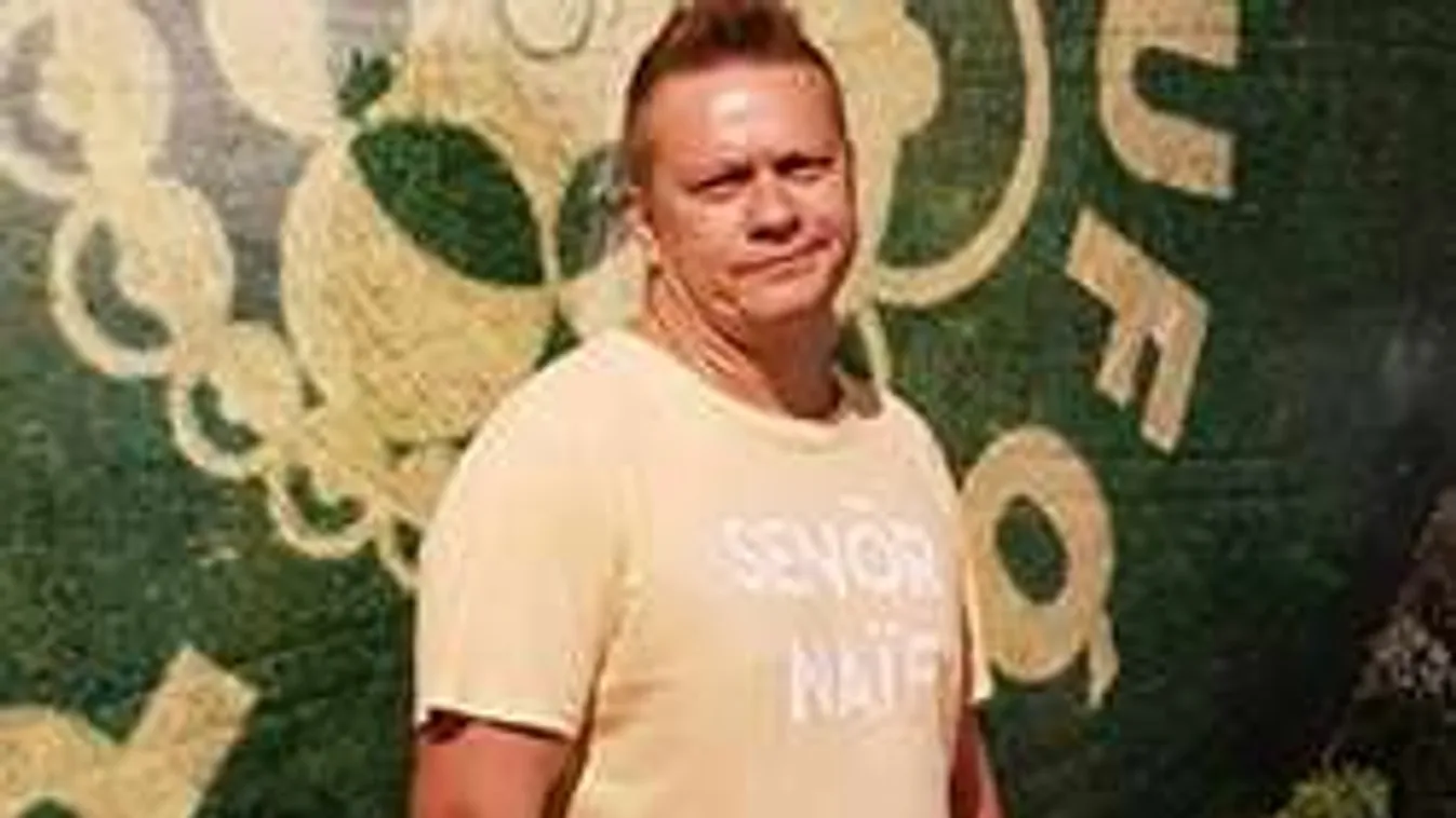 Botrány: ismert magyar modelleket vádol prostitúcióval a magyar énekes