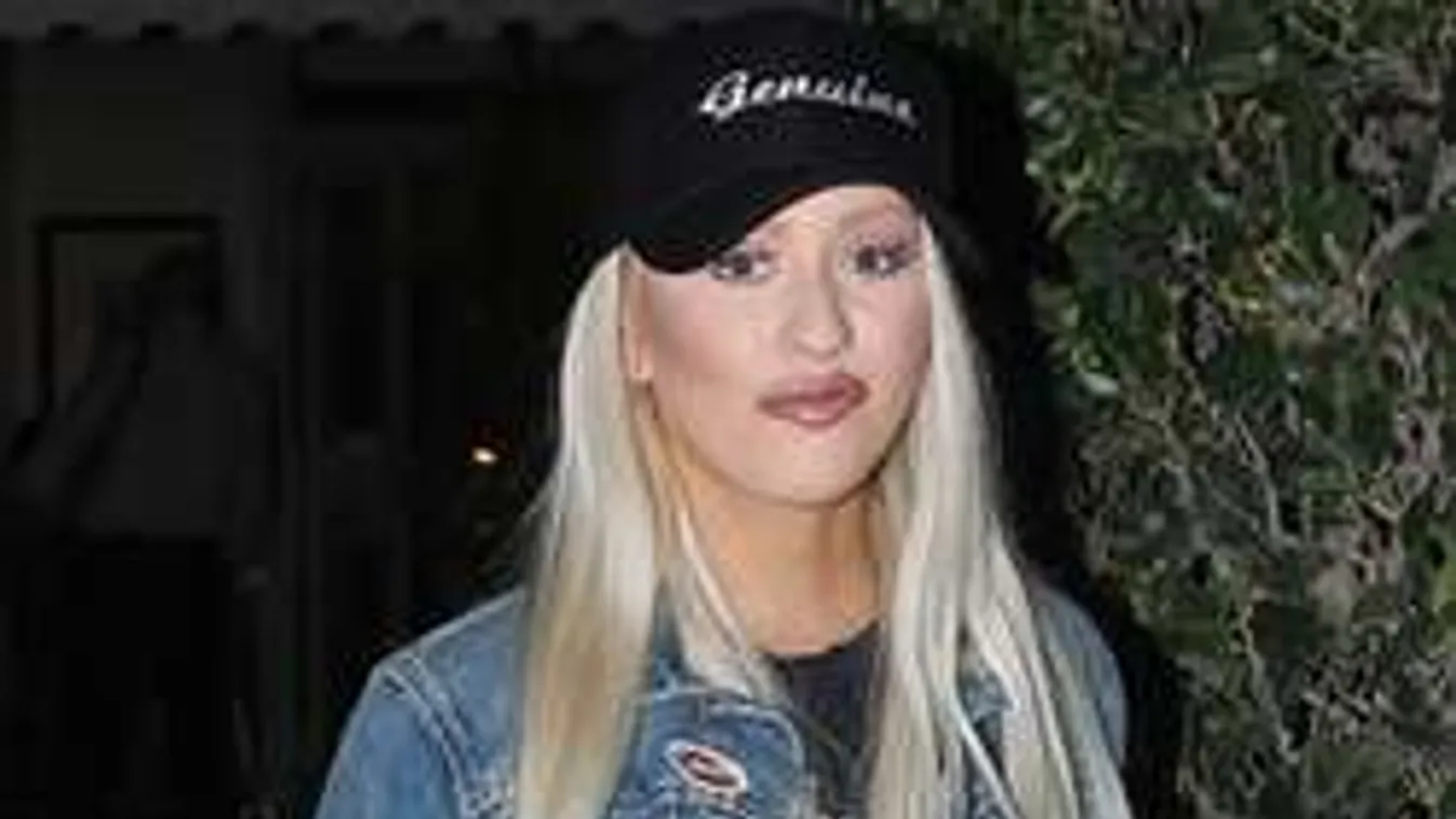 Felpumpáltatta a száját Christina Aguilera