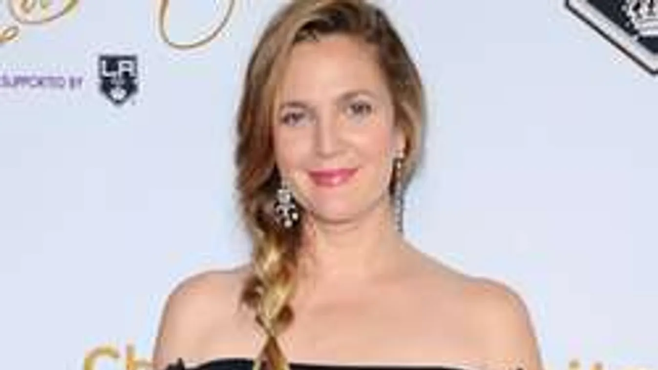 Bizarr bikiniben mutatta meg a testét a meghízott színésznő