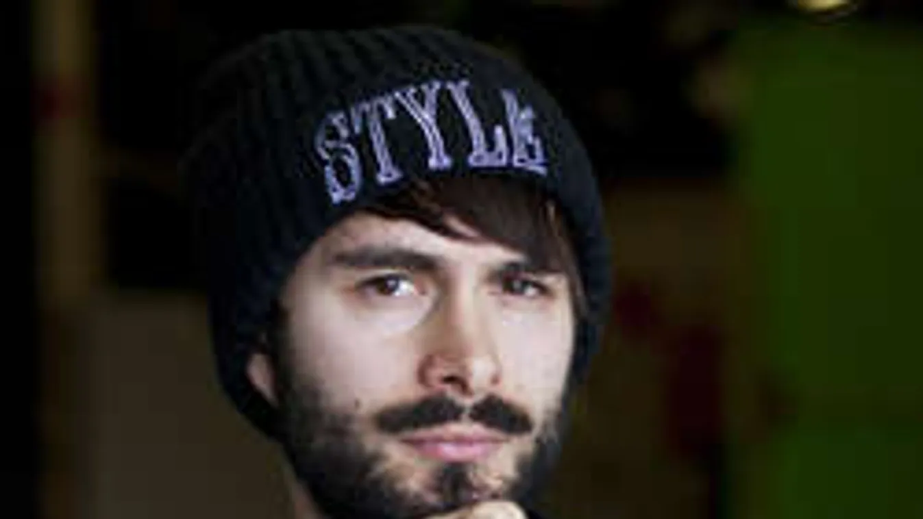 Duplán fájdalmas napokat él át a magyar előadó!