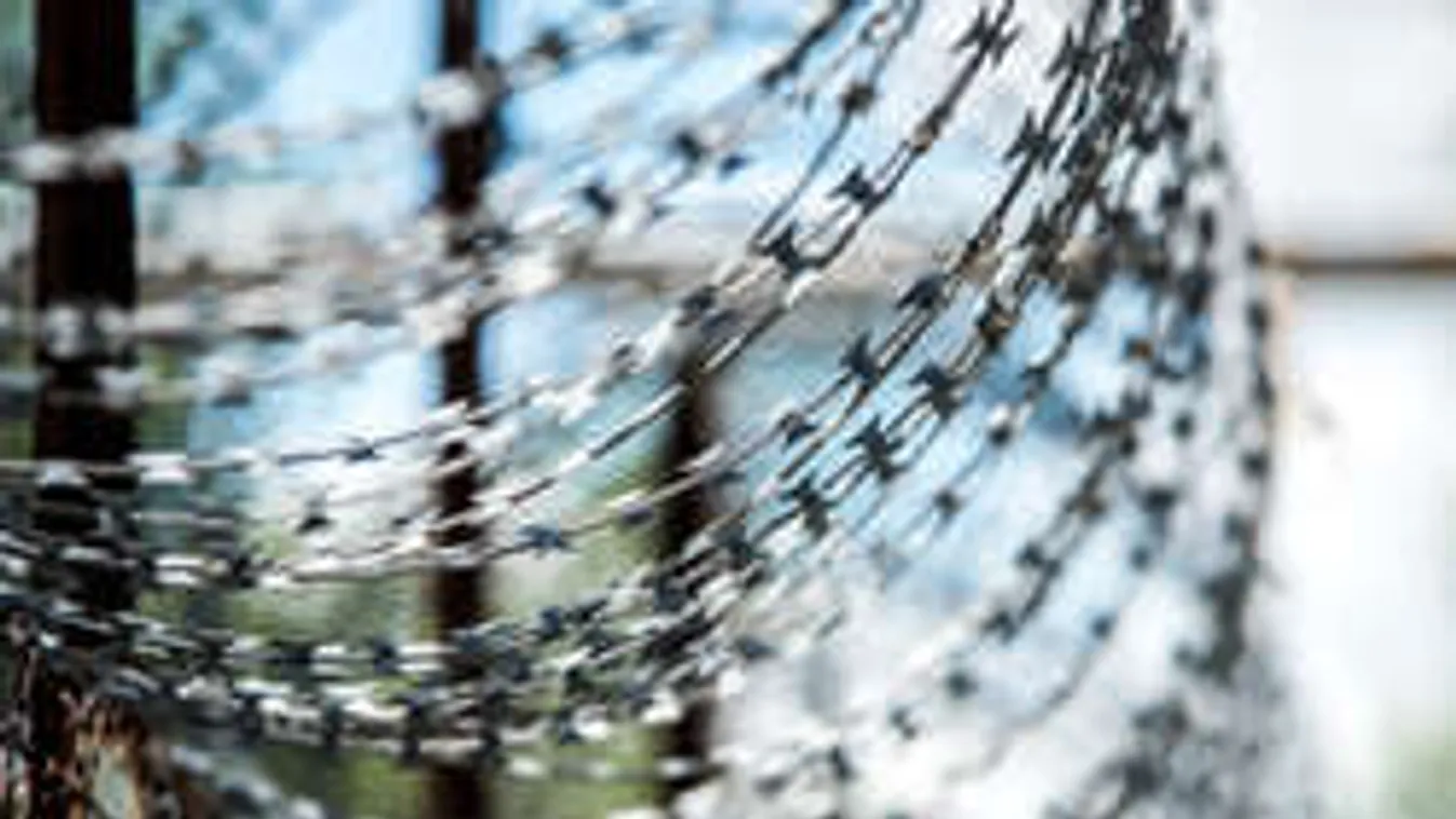 Botrány a börtönben: dildókat csomagoltak a szexuális bűnözők!