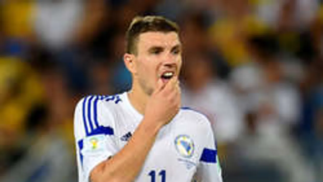 Bizarr kiállítás, levetkőztette ellenfelét a focista