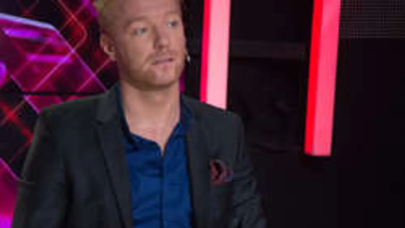 Hoppá: Gyönyörű nőt ölelgetett Bereczki Zoltán!