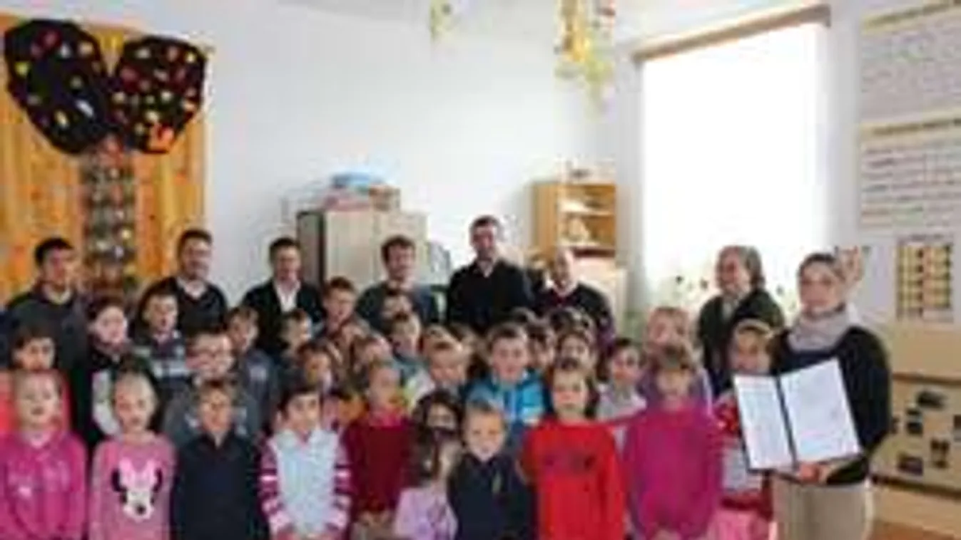 Csángóföldi magyar gyerekeknek vitt adományt  a Szerencsejáték Zrt.