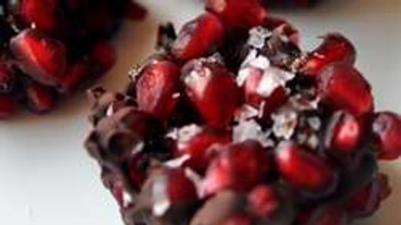 Fergeteges nasi, ami felpörgeti a fogyást: csokis gránátalma-roppancs