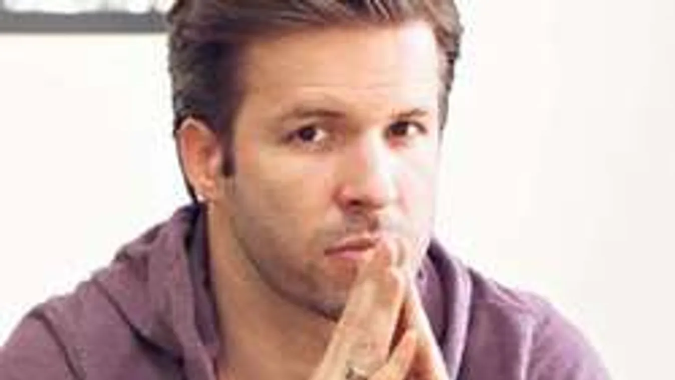 "A fürdőszoba padlóján fekszem!"