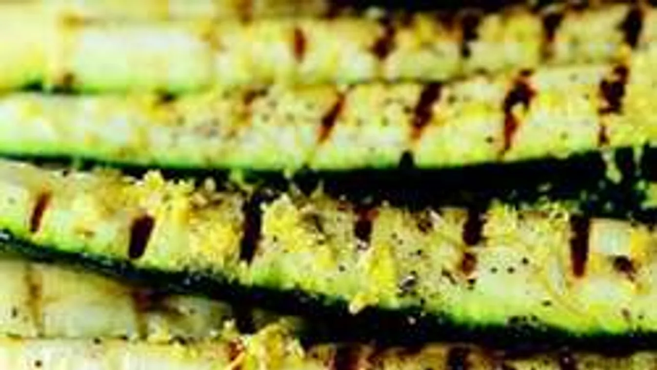 Õserővel tombolnak az ízek: Eszméletlen cukkiniköret készült!