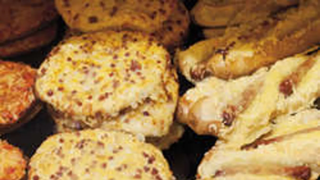 Gusztustalan! Egérpiszok volt a zsömlén!