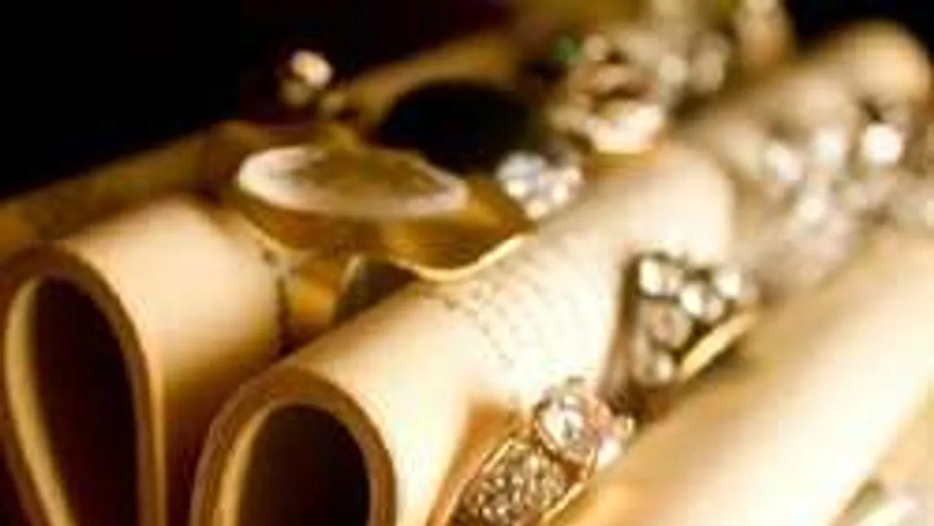 Tornyokban állnak a rég könyvek? Szuper dolgokat készíthetsz belőlük