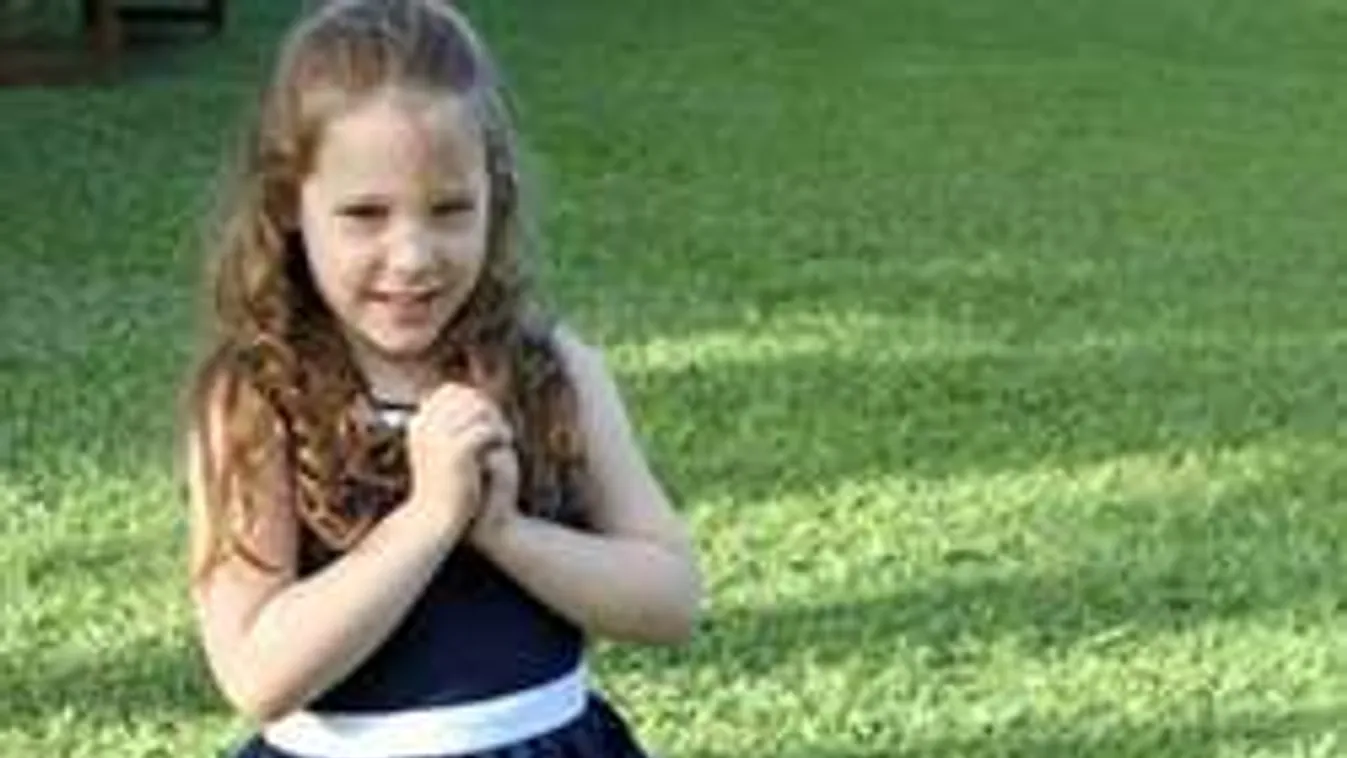 Összeroncsolódott kocsiból mentette ki a családját ez a 7 éves kislány