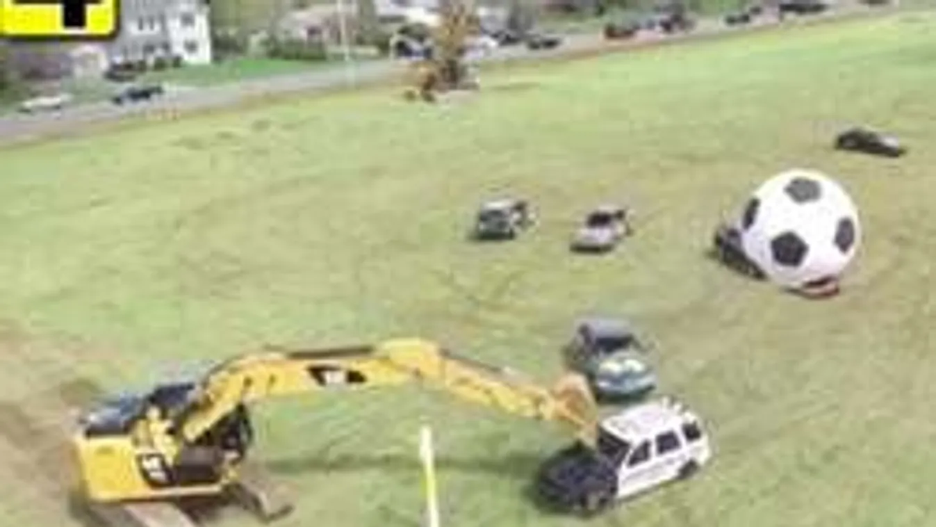 Életveszélyes ez a foci, a világ legfélelmetesebb kapusával - videó