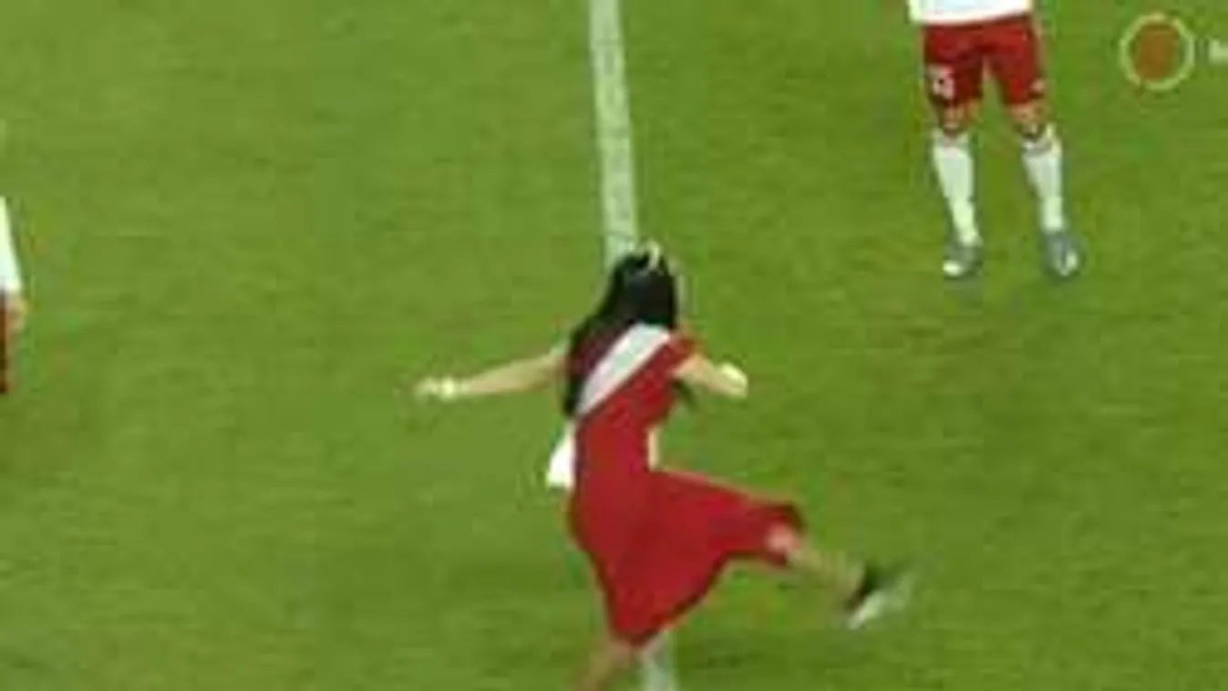 Durván telibe talált a szexi magyar focidrukker - Videó