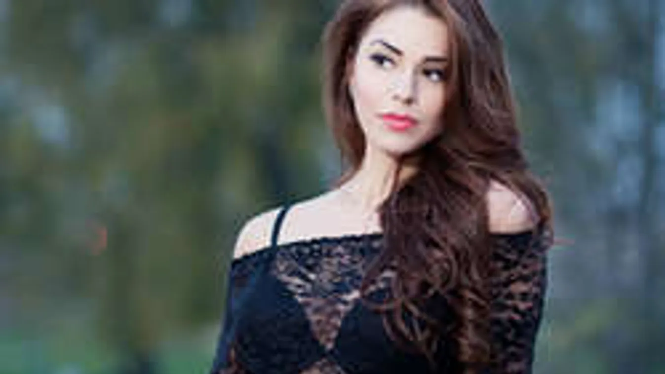 Idén karácsonykor szexi csipkecsodákban ragyognak a nők