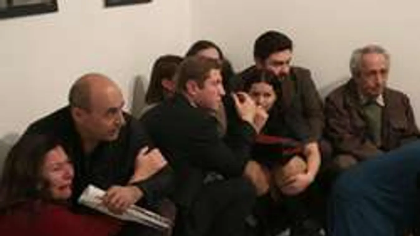 Rettenetes felvétel: így rettegtek az emberek miközben lelőtték az orosz nagykövetet