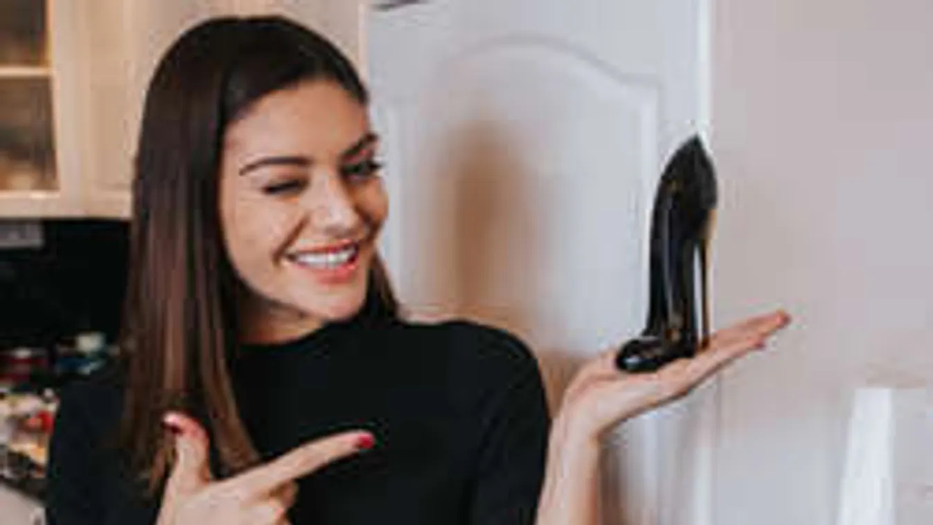 Less be Kulcsár Edina táskájába!