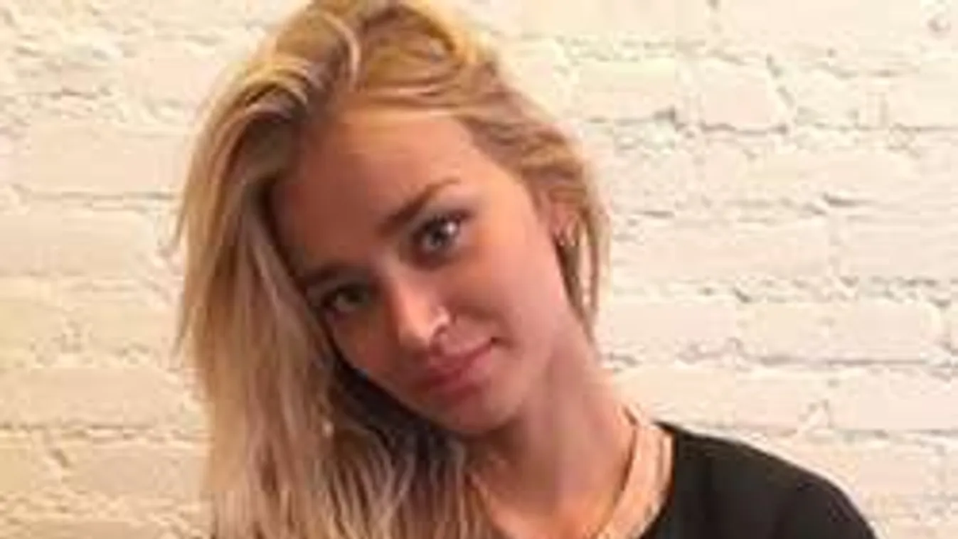 Nem rejtegeti gyönyörű melleit a bombázó szépség