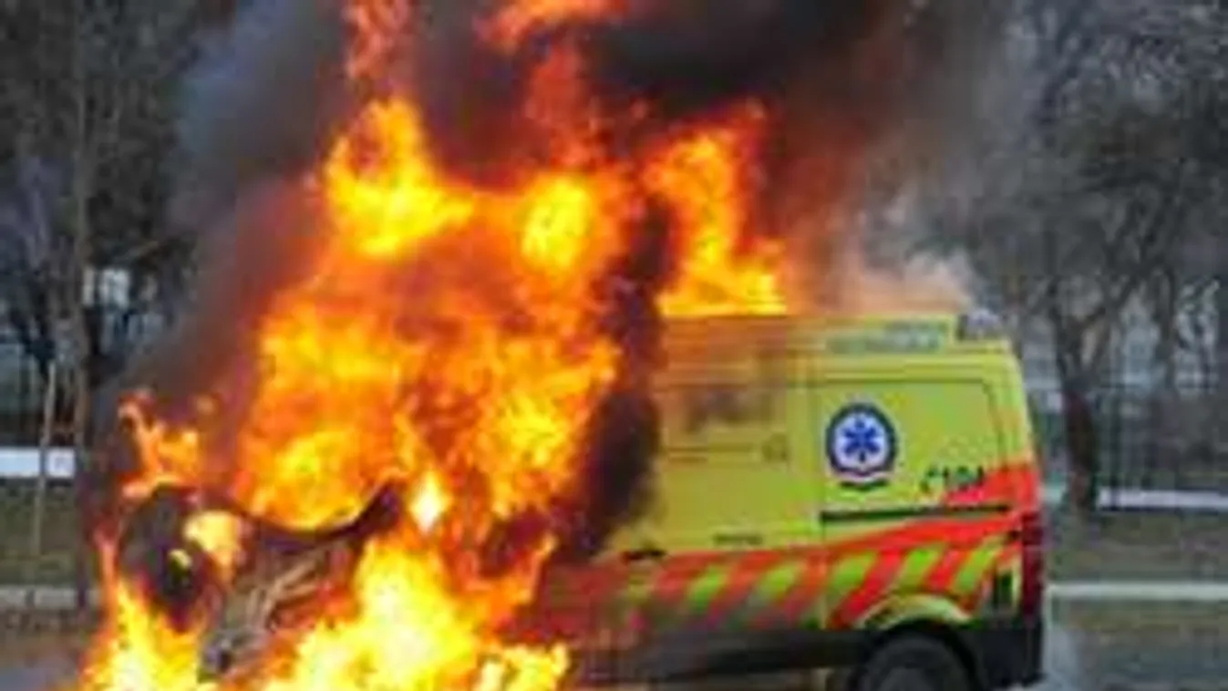 Brutális fotó a kiégett mentőautóról