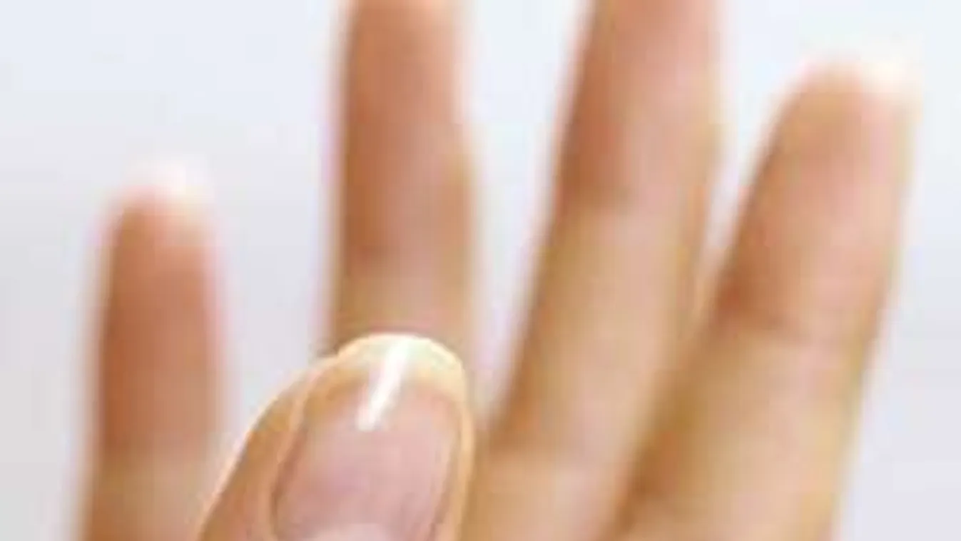 Fehér félhold a körmön: ezt jelenti, ha látod!