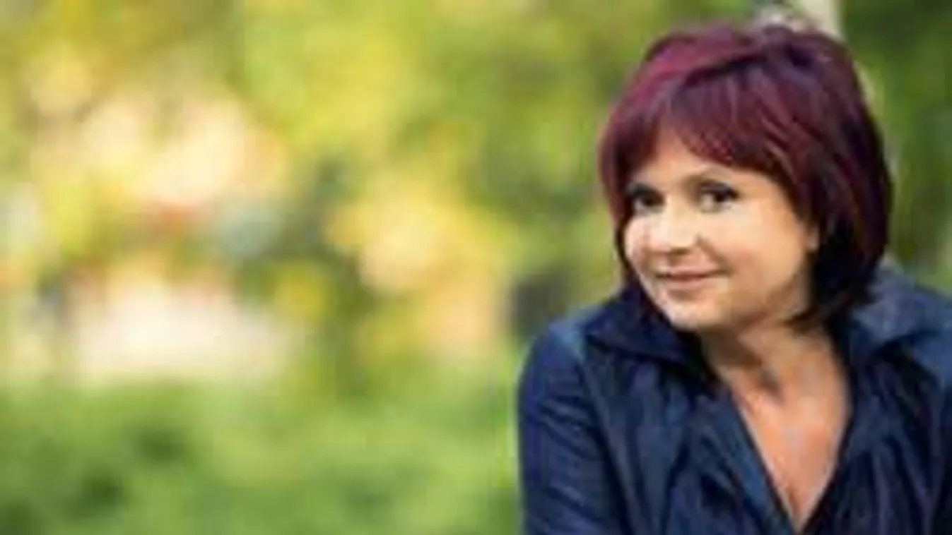 Lemondott a szerelemről, de az ágyát megosztja valakivel Hernádi Judit