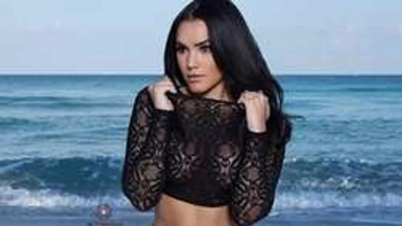 Kemény melleinél csak a szexi feneke őrjítőbb a modellnek