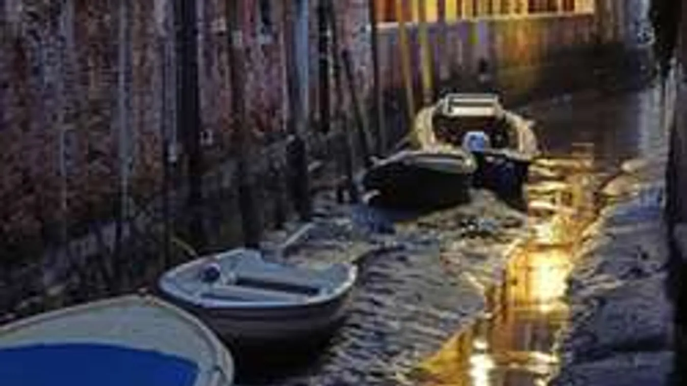 Ilyet még nem láttál: minden hajó megfeneklett a városban