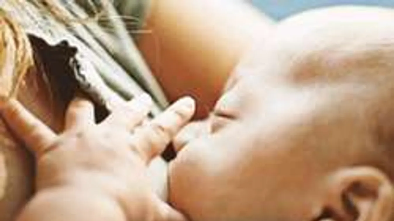 Alkoholmérgezést szenvedett a kisbaba, mert anyja megszoptatta