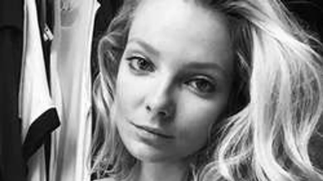 Forró! Itt az első kép a magyar topmodell Playboy-fotózásáról