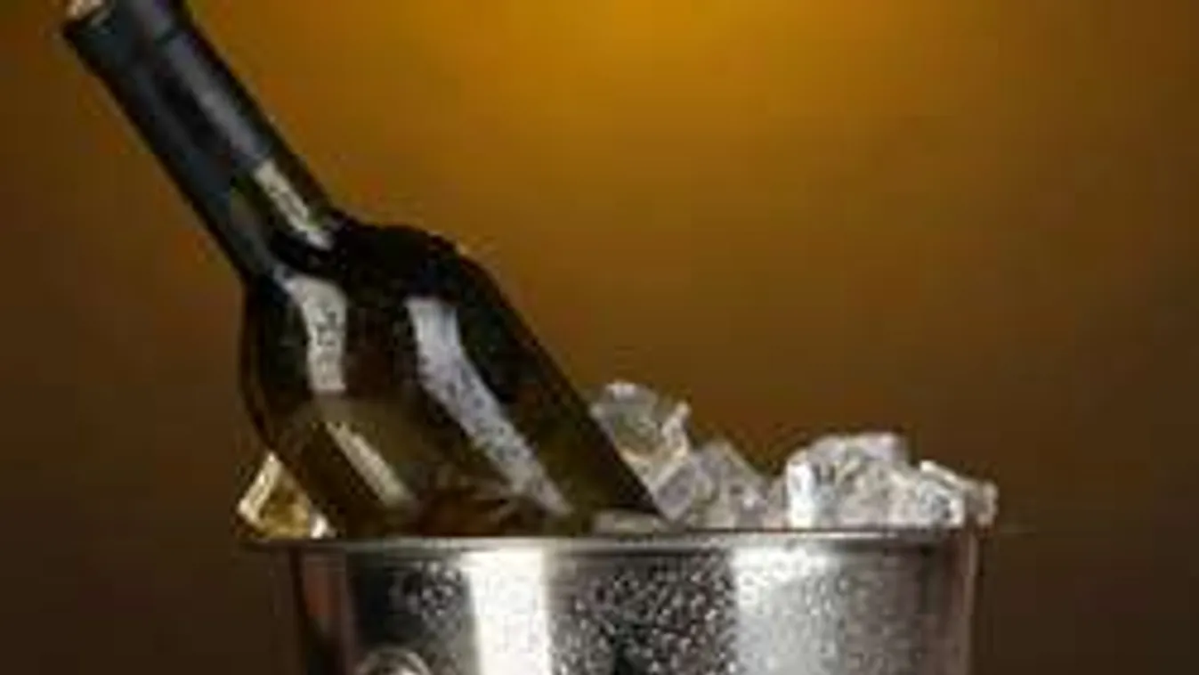 Szuper trükk, hogy percek alatt tökéletesre hűts egy üveg bort