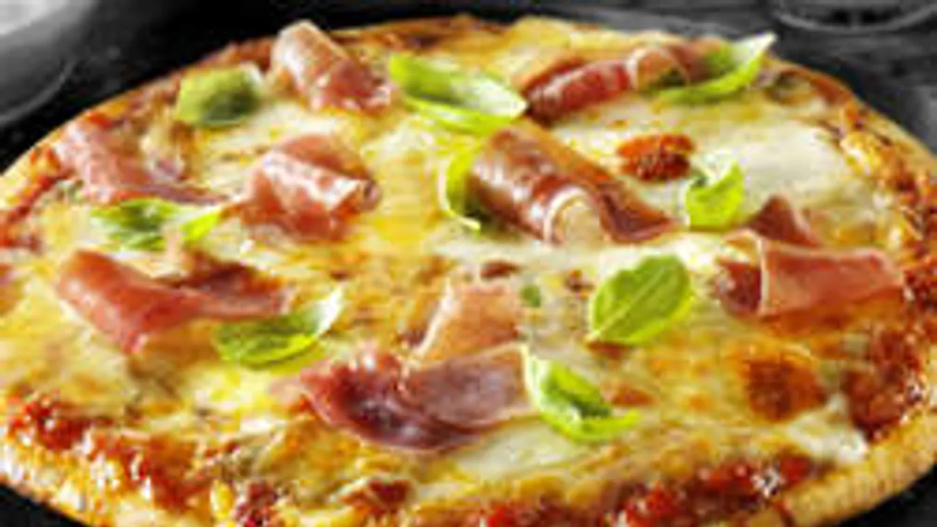 Ilyen gusztustalanság még nem volt pizzában! - Fotó