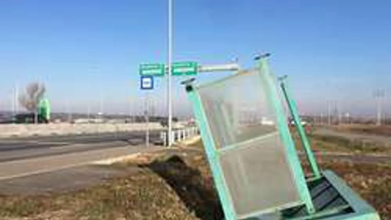 Buszmegállóval is elbánt az orkán