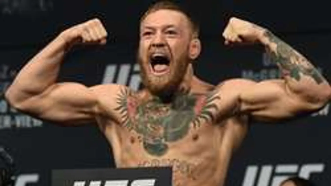 Utcai sztriptíz: egy szál alsógatyában pózolt a brutális macsó