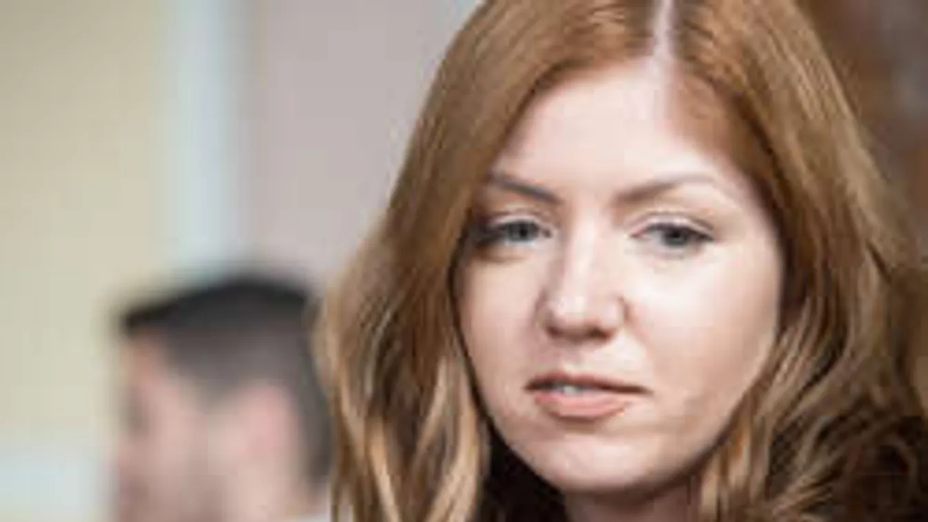 Tolvai Reni durva stílusban szólt be a rajongóinak!