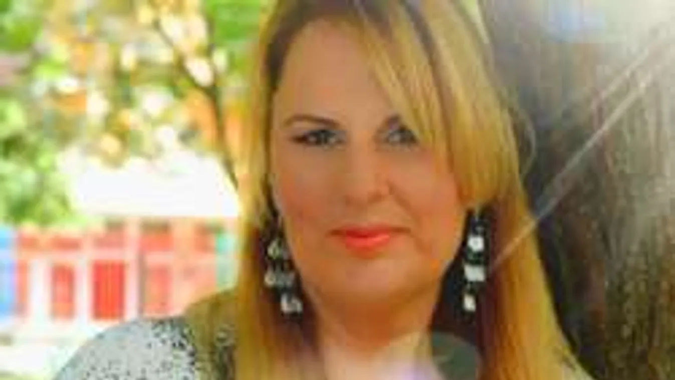 Tragédia: Gyászol a magyar énekesnő