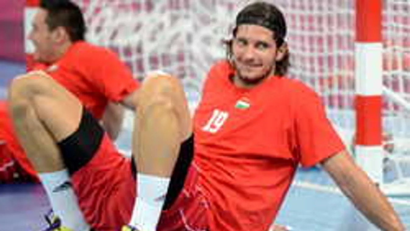 Hatalmas égéstől menekülnek a kézisek