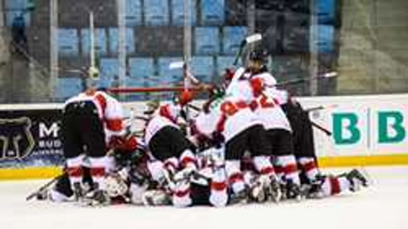 Megható fotó: magyar lány vigasztalta a zokogó hokist