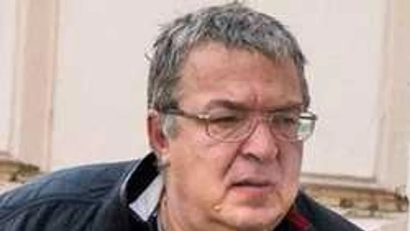 25 milliós autót tört rommá Simicska, kimászott a kocsiból a nagy hóban