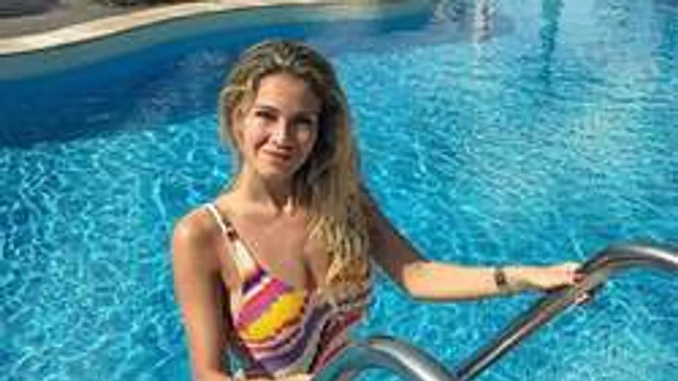 Bejelentette: ezért meztelenkedett a dögös tévésztár