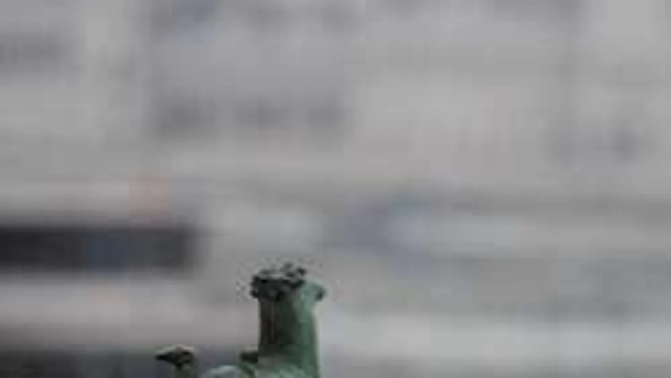 Szobrot kapott a Főkukac!