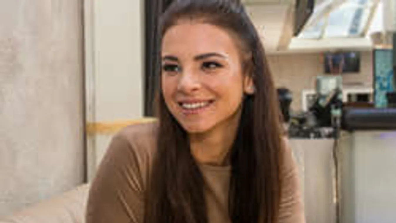 Hoppá: Bikinire vetkőzött Sarka Kata, videón mutatta meg magát