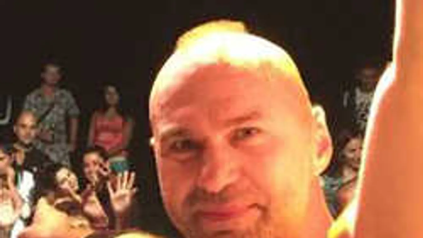 Hihetetlen magyarázatot adott tettére a verekedő magyar énekes