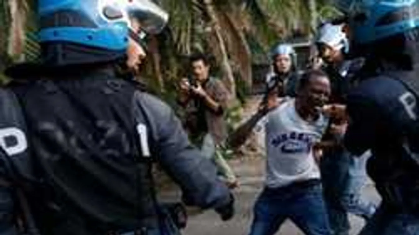 Ingyen ebédelt volna az afrikai migráns, majd a katonákra támadt...